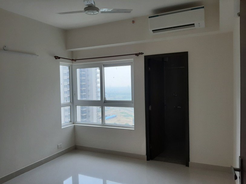 3BHK +SR flat for sale  Adani Oyster Grande Sector 102,GURGAON-8