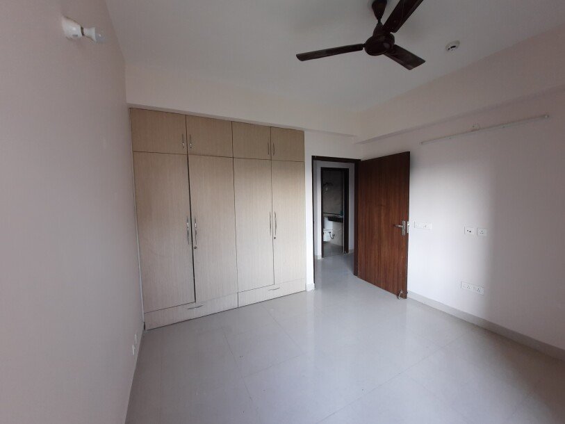 3bhk semifurnished apartment in sector 102 gurgaon-11