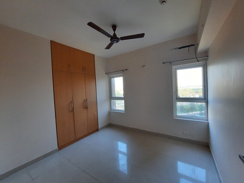 3bhk semifurnished apartment in sector 102 gurgaon-7