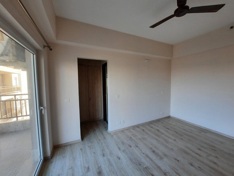 3bhk semifurnished apartment in sector 102 gurgaon-5