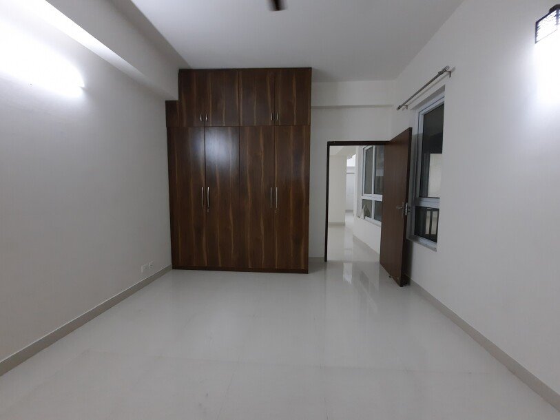 4bhk semifurnished flat in sector 102 gurgaon-17