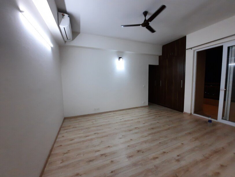 4bhk semifurnished flat in sector 102 gurgaon-16
