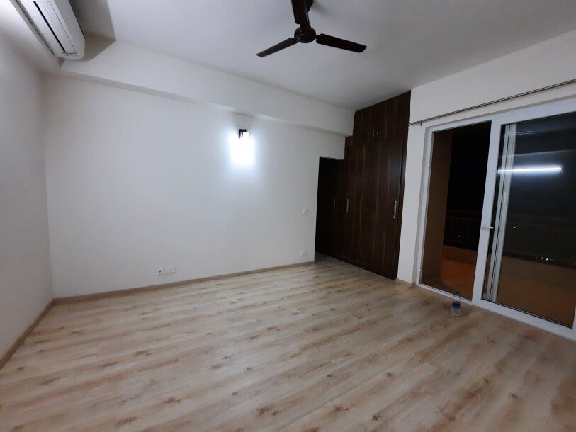 4bhk semifurnished flat in sector 102 gurgaon-14