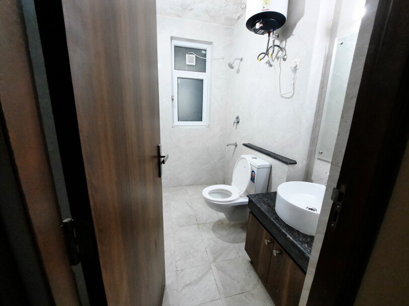 4bhk semifurnished flat in sector 102 gurgaon-13