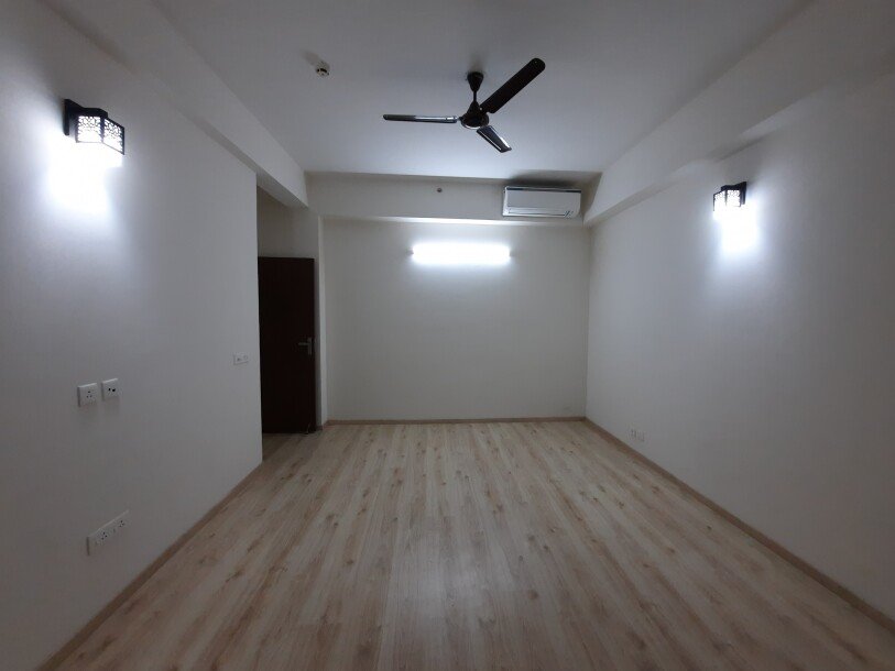 4bhk semifurnished flat in sector 102 gurgaon-11