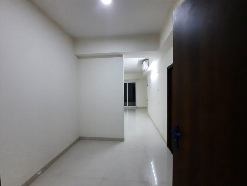 4bhk semifurnished flat in sector 102 gurgaon-1