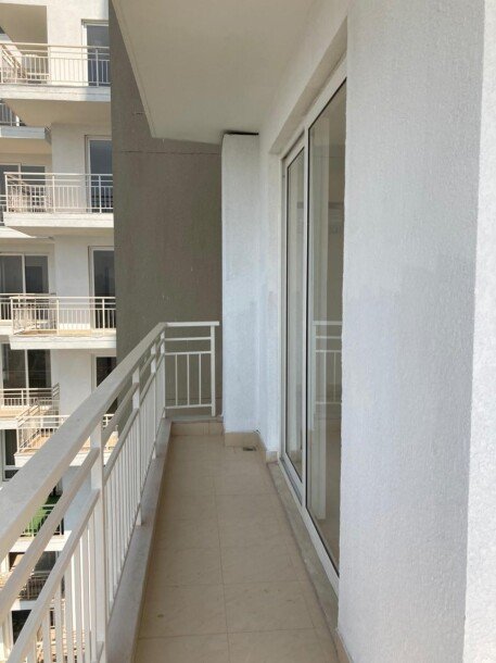 2.5 bhk apartment in gated society Puri Emerald Bay-2