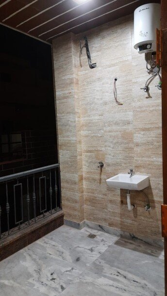 2bhk semifurnished House  in sector 110A gurgaon-17