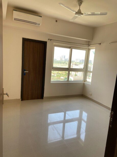 3bhk  1889 SQFT semifurnished flat in adani oyster grande sector 102  gurgaon-17