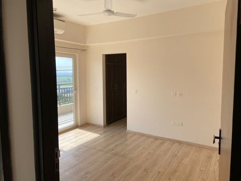 3bhk  1889 SQFT semifurnished flat in adani oyster grande sector 102  gurgaon-14