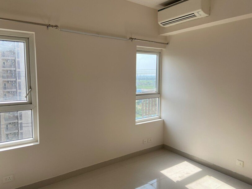 3bhk  1889 SQFT semifurnished flat in adani oyster grande sector 102  gurgaon-15