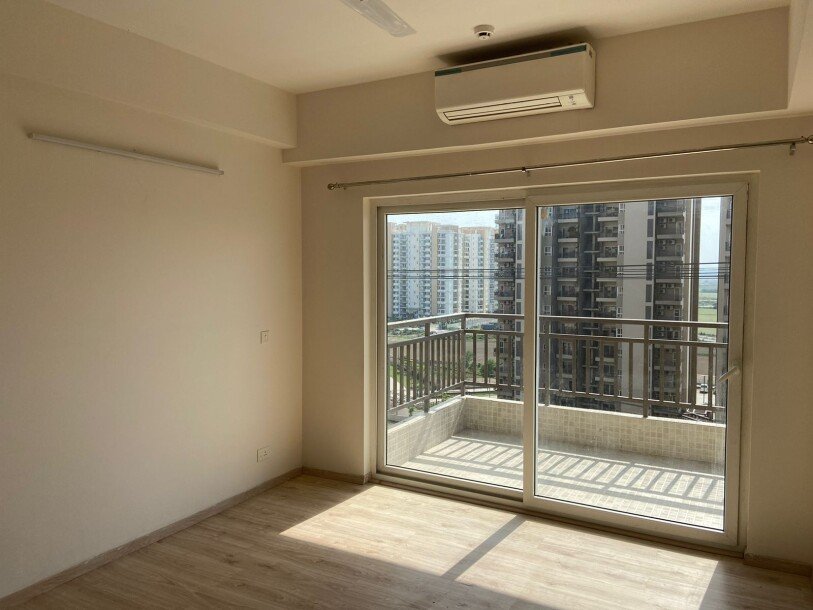 3bhk  1889 SQFT semifurnished flat in adani oyster grande sector 102  gurgaon-8
