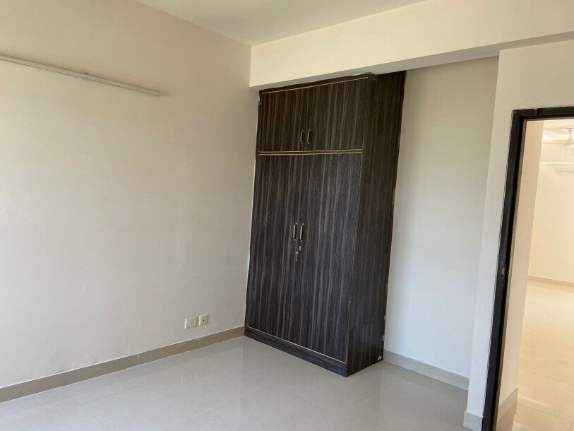 3bhk  1889 SQFT semifurnished flat in adani oyster grande sector 102  gurgaon-9