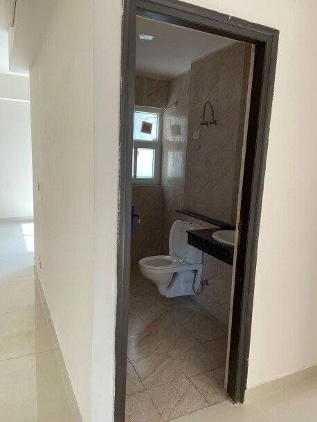 3bhk  1889 SQFT semifurnished flat in adani oyster grande sector 102  gurgaon-7