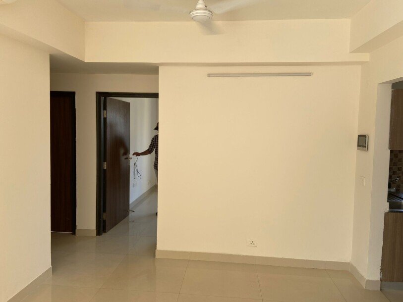 3bhk  1889 SQFT semifurnished flat in adani oyster grande sector 102  gurgaon-3