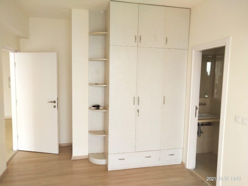 3 bhk apartment in DLF REGAL GARDEN-4