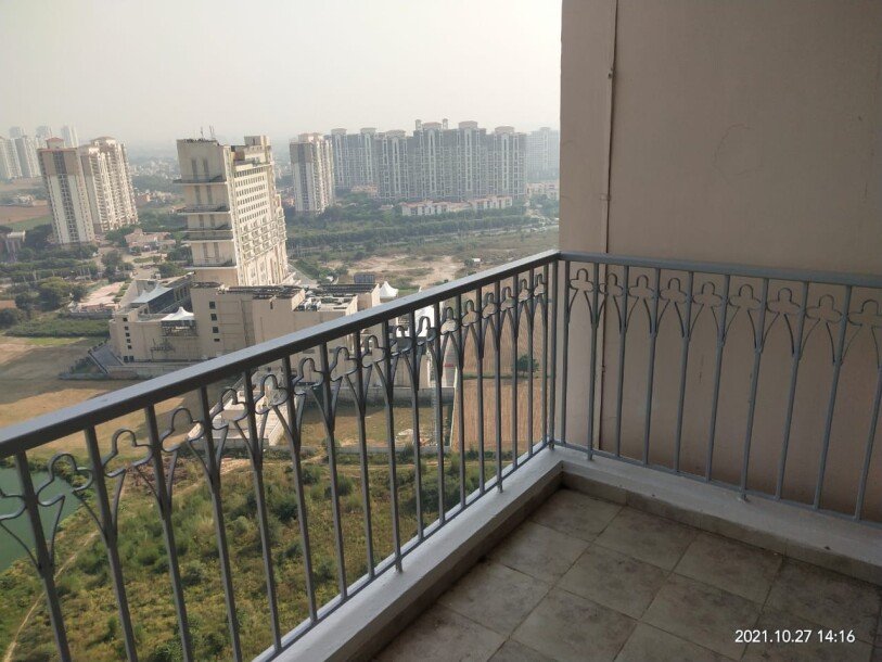 3 bhk apartment in DLF REGAL GARDEN-2