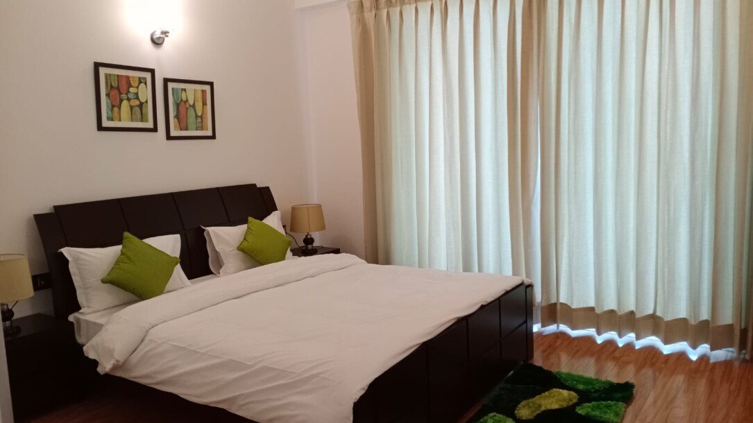 4bhk flat in India Dlf the crest  sector 54 gurgaon-13