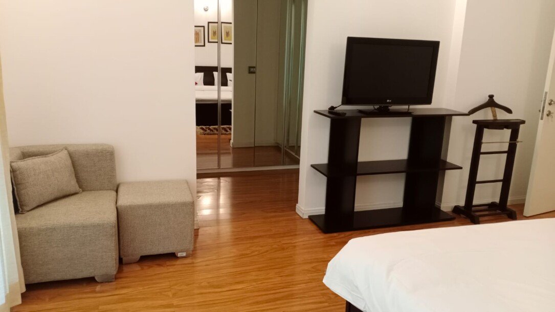 4bhk flat in India Dlf the crest  sector 54 gurgaon-8