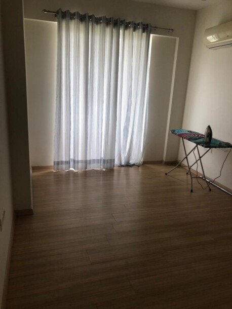 3 bhk apartment in DLF REGAL GARDEN-6