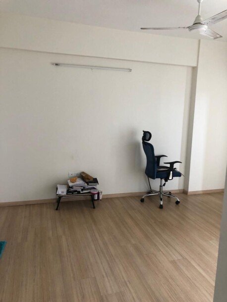 3 bhk apartment in DLF REGAL GARDEN-5