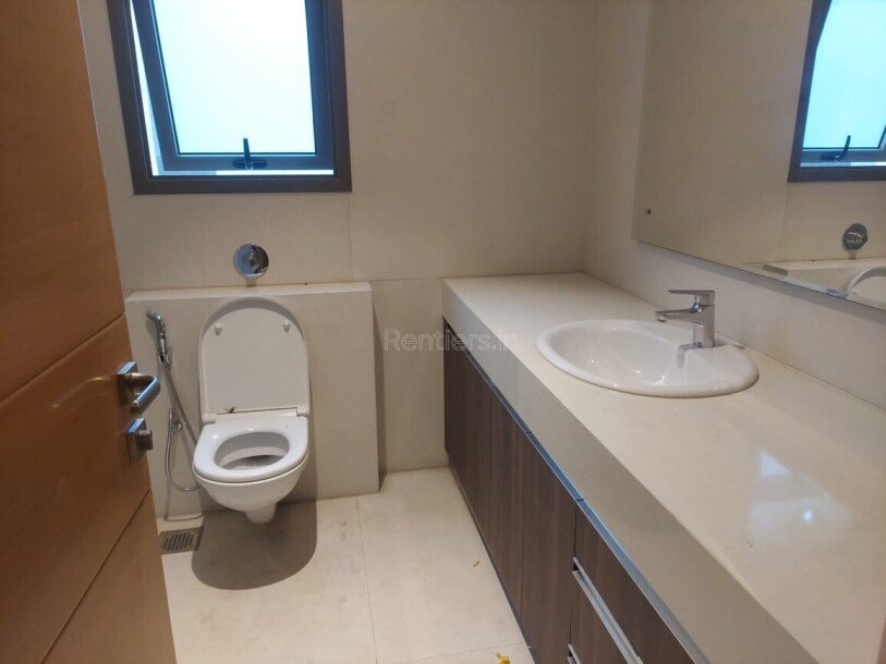 5bhk 500sqyards independent Villa in Sobha International City-11