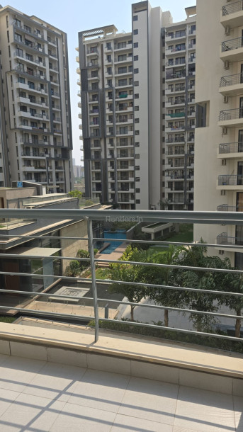 Godrej Oasis 3.5 Bedroom Apartment for rent-1